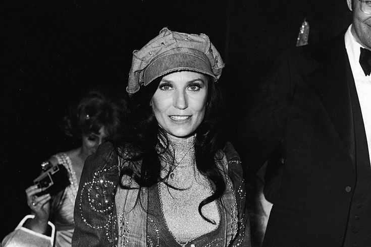 Loretta Lynn – Love Is the Foundation