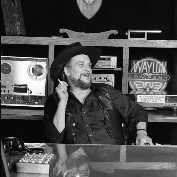 Waylon Jennings – Rainy Day Woman