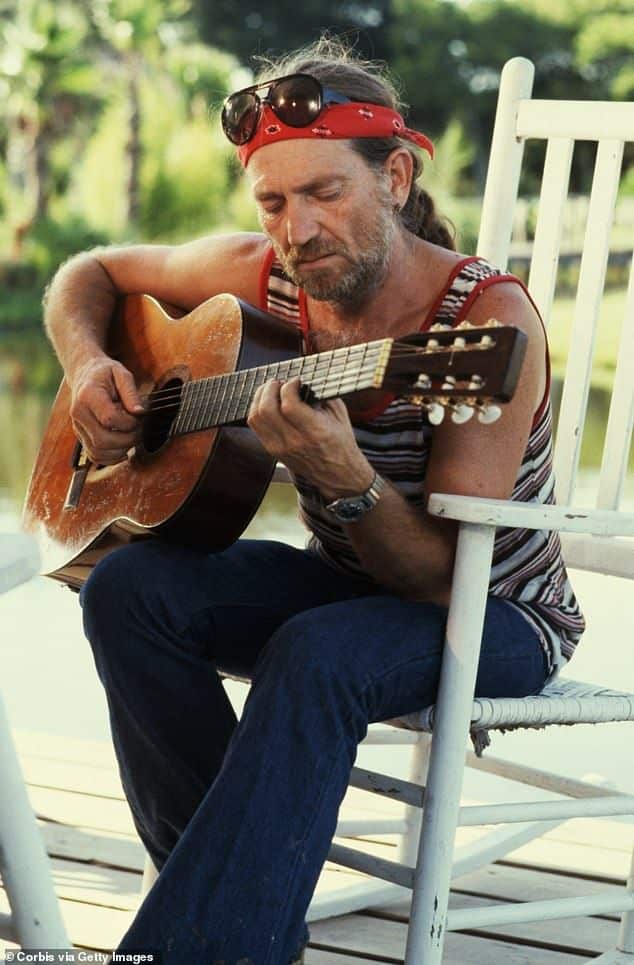 Willie Nelson – Night Life