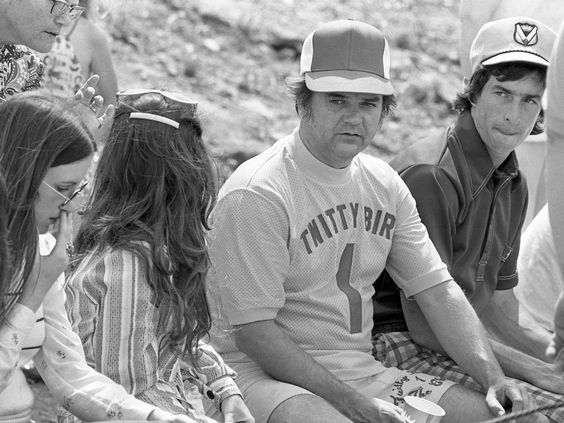 Conway Twitty – There’s a Honky Tonk Angel (Who’ll Take Me Back In)