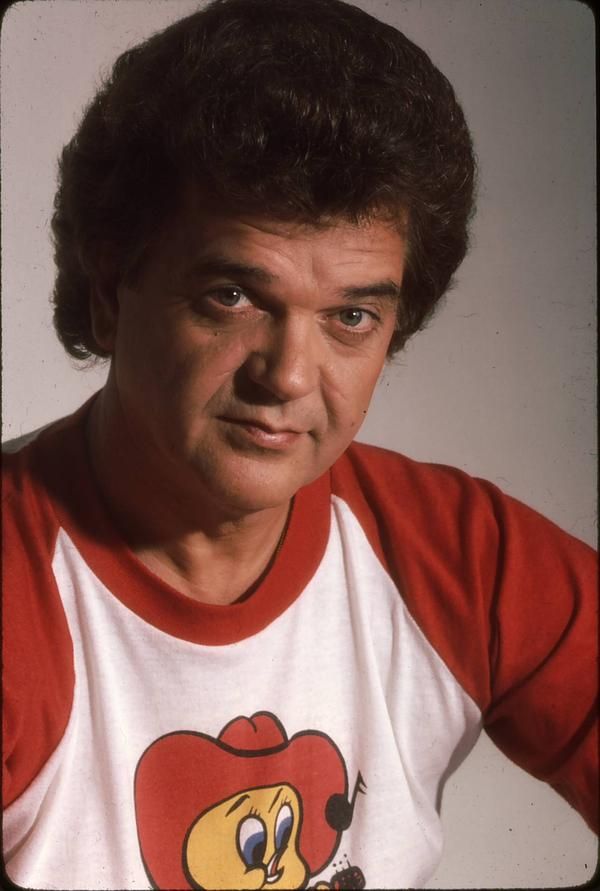 Conway Twitty – She Needs Someone to Hold Her