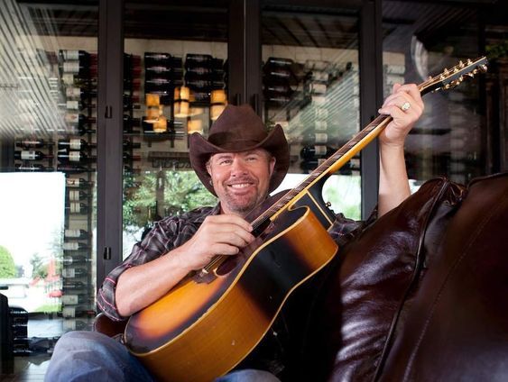 Toby Keith – God Love Her