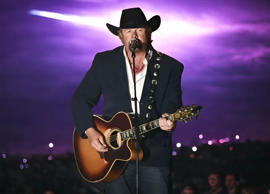 Toby Keith – She’s Drinkin Again